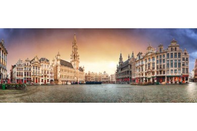 Брюссель - панорама Великого места на рассвете