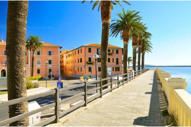 Набережная в Орбетелло. Тоскана, Италия Набережная в Орбетелло. Тоскана, Италия