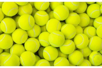  Много ярких желтых теннисных мячей