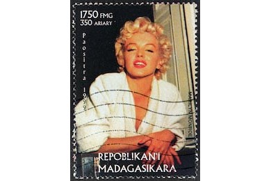 Почтовая марка с изображением Мэрилин Монро
