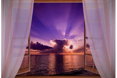 Вид из открытого окна на море закат и солнце