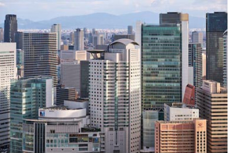 Вид с Umeda Sky Building Observatory на небоскребы