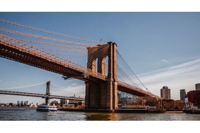 Бруклинский мост в Нью-Йорке вид снизу