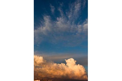 Красочное текстурированное небо с облаками