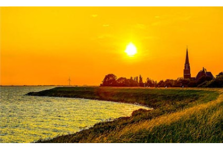 Закат береговой линии моря