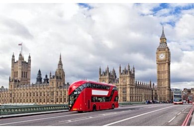 Британский парламент и красный автобус Лондона