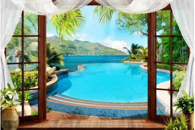 Тропический вид из окна на бассейн и синее море Тропический вид из окна на бассейн и синее море