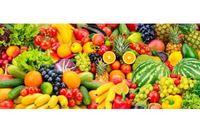 Ассорти свежих спелых фруктов и овощей как фон