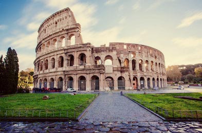 Римский Колизей на рассвете в Италии