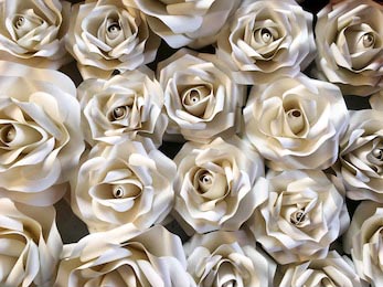Роза из бумаги для свадебного дизайна
