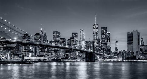 Панорамный Нью-Йорк и Манхэттен ночью с небоскребами