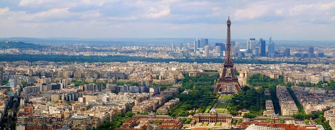 Панорамный вид на город Париж с башни Монпарнас