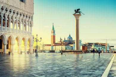 Знаменитая площадь Сан-Марко на рассвете в Венеции
