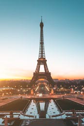 Восход солнца на Эйфелевой башне. Париж, Франция