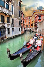Романтический венецианский пейзаж с гондолой