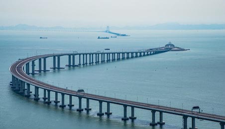 Мост, соединяющий Чжухай с Гонконгом и Макао в Китае