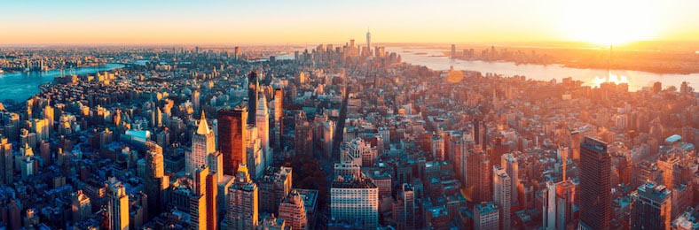 Удивительный панорамный вид на Манхэттен на закате