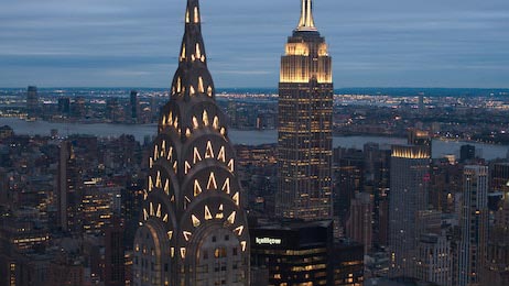 Сияющие небоскребы Нью-Йорка в центре Манхэттена