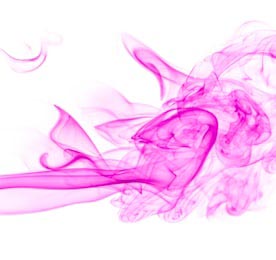 Фиолетовый дым на белом фоне