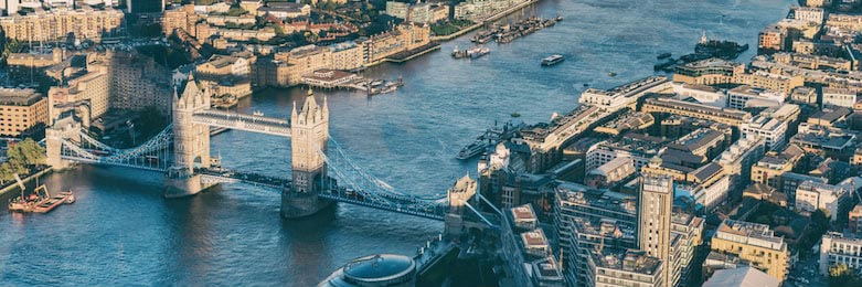 Воздушный панорамный вид сверху на город Лондон