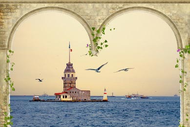Девичья башня на воде в Стамбуле сквозь арку 