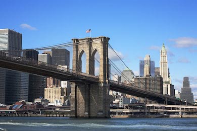 Горизонт Нью-Йорка, показывающий Бруклинский мост
