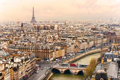 Кварталы Парижа с видом на Эйфелеву башню