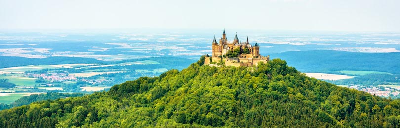 Готический замок Бург Гогенцоллерн летом