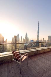 Открытый балкон роскошного отеля в Дубаи