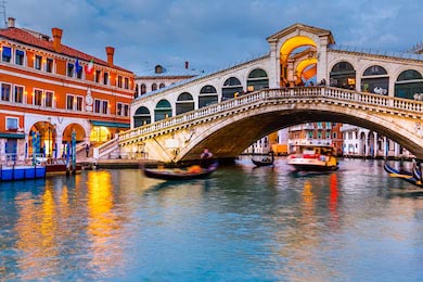Мост Риальто в сумерках, Венеция, Италия