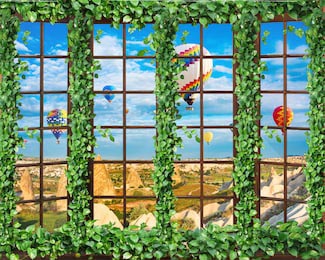 Панорамные окна с плетущимся растением с видом