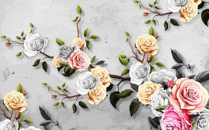 Розовые бежевые и серые кустовые розы с листьями