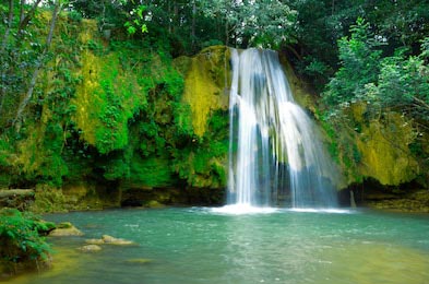 Водопад на полуострове Самана в Доминикане
