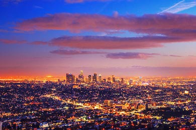 Лос-Анджелес с небоскребами в сумерках после заката