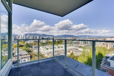 Балкон с видом на центр города Ванкувер