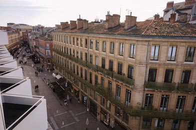 Вид на улицы Виктора Гюго, граничащие со зданиями
