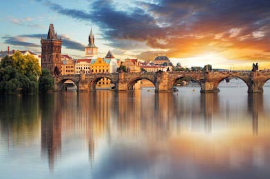 Живописный панорамный вид на Карлов мост в Праге