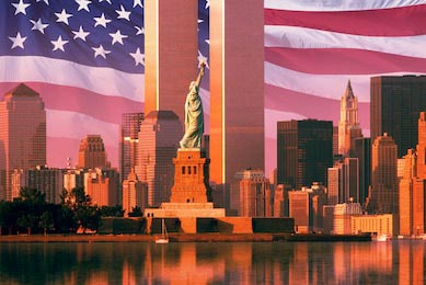 ВТЦ за Статуей Свободы на фоне американского флага