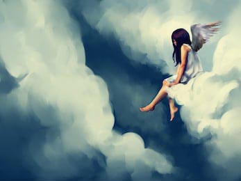 Красивый ангел сидит на облаке 