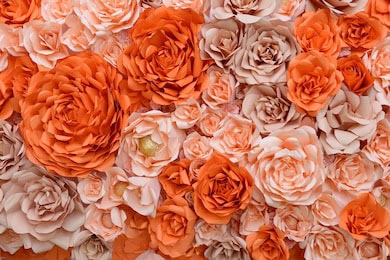 Бумажные оранжевые цветы