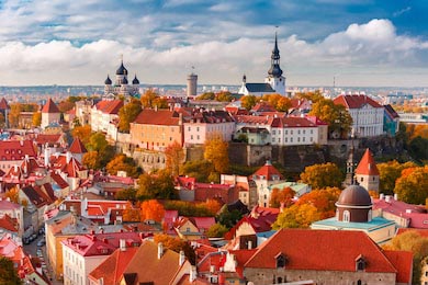 Холм Тоомпеа с башней Пикк Германн в Таллинне