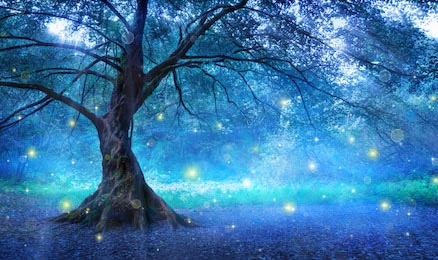 Фея Дерево в мистическом синем лесу