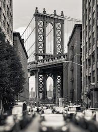 Манхэттенский мост и ESB с размытым передним планом