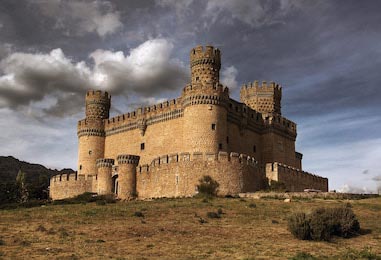 Замок Мансанарес-эль-Реаль, построенный в 15-м. веке
