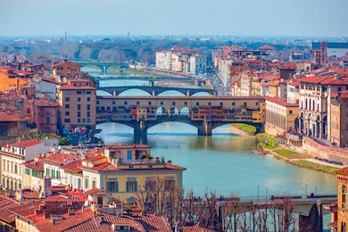 Мост Понте Веккьо над рекой Арно во Флоренции
