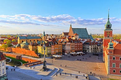 Вид сверху на старый город в Варшаве в Польше