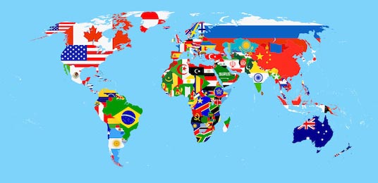 Карта мира с синим фоном и флагами на странах