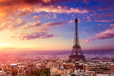 Парижский закат и Эйфелева башня с видом на горизонт