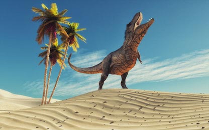 Динозавр в пустыне с пальмами на фоне голубого неба
