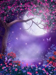 Фиолетовый пейзаж с цветущим деревом и кустарниками
